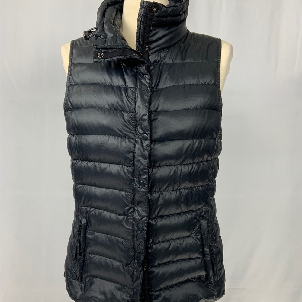 Gap Black Puffer Vest
